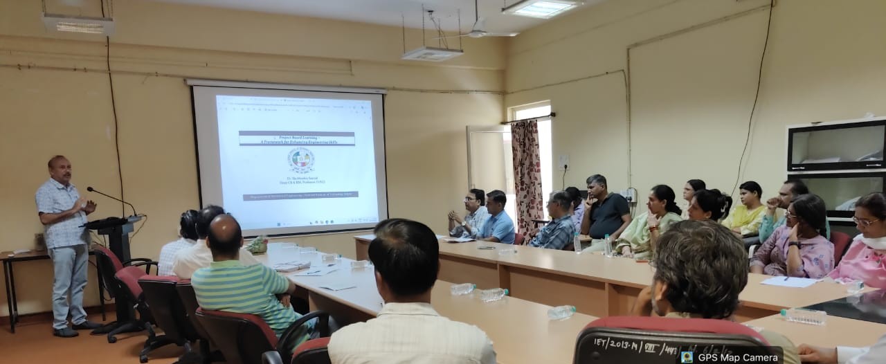 IET DAVV Hosts Expert Lecture on Project-Based Teaching and Learning