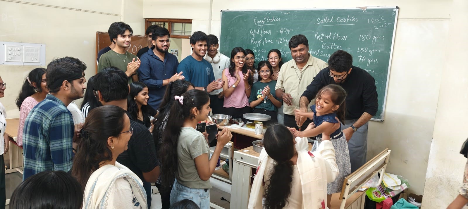 IET-DAVV Organises “Bake, Create, and Innovate” Workshop to Promote Practical Skills and Entrepreneurship