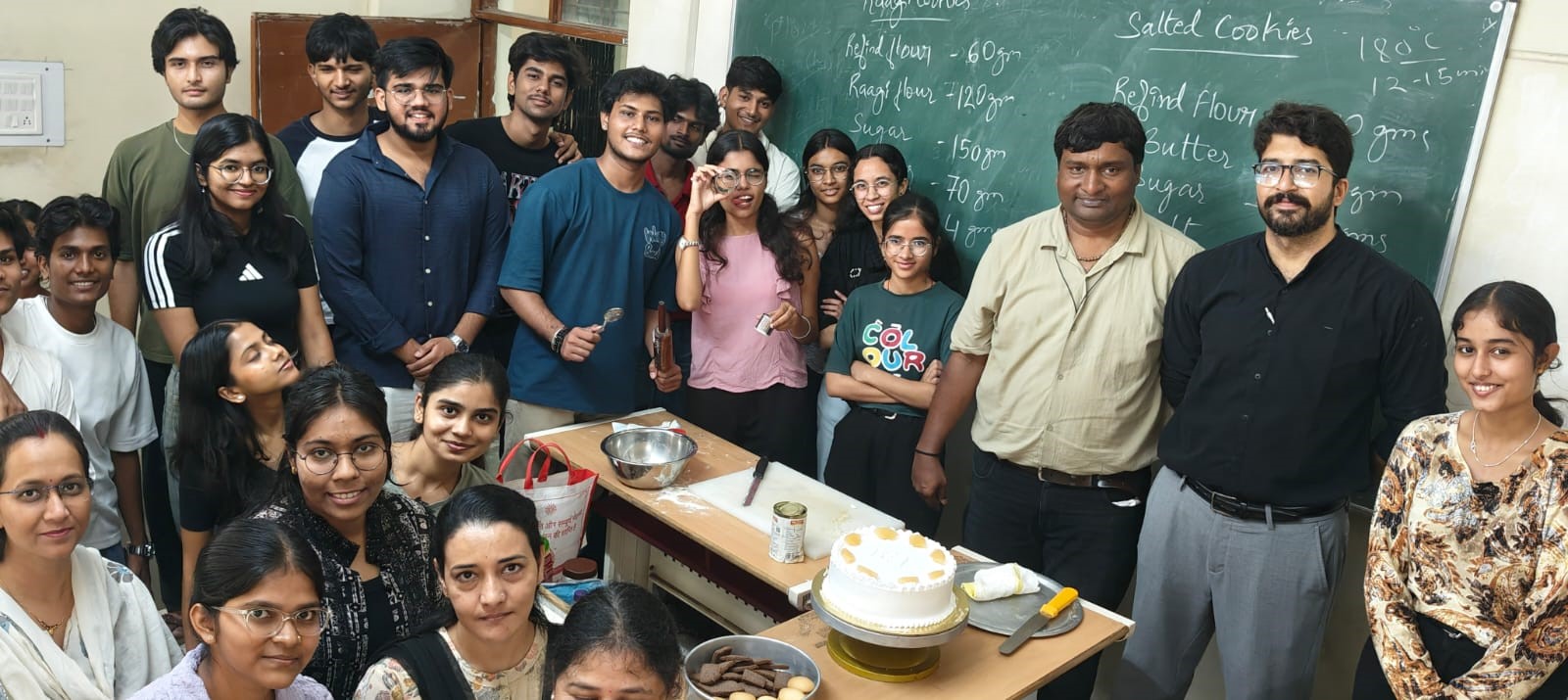 IET-DAVV Organises “Bake, Create, and Innovate” Workshop to Promote Practical Skills and Entrepreneurship