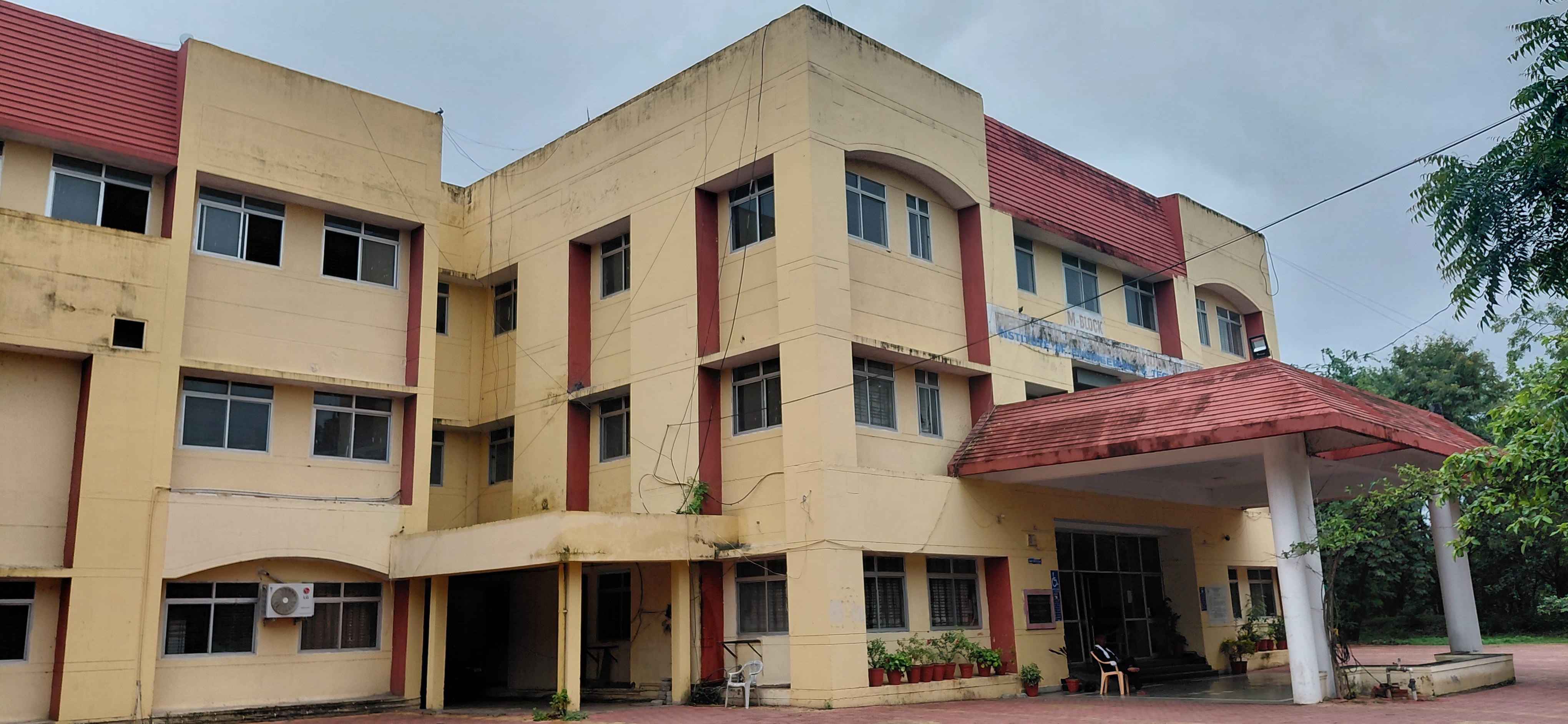 IET-DAVV Achieves 100% Admissions: A Remarkable Milestone in Madhya Pradesh