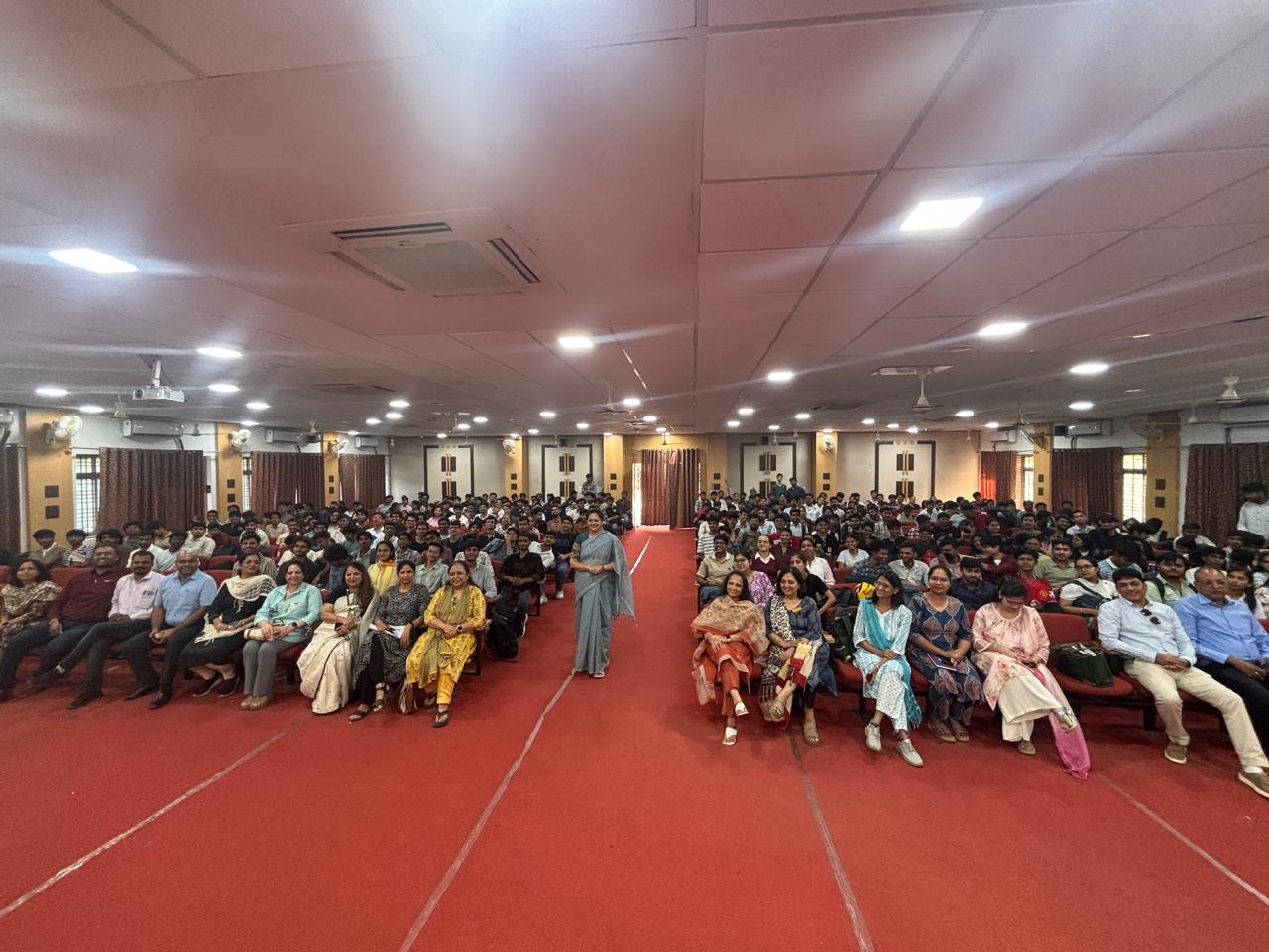 IET-DAVV Organises Expert Lecture on “From 5G to 6G – Emerging Opportunities”