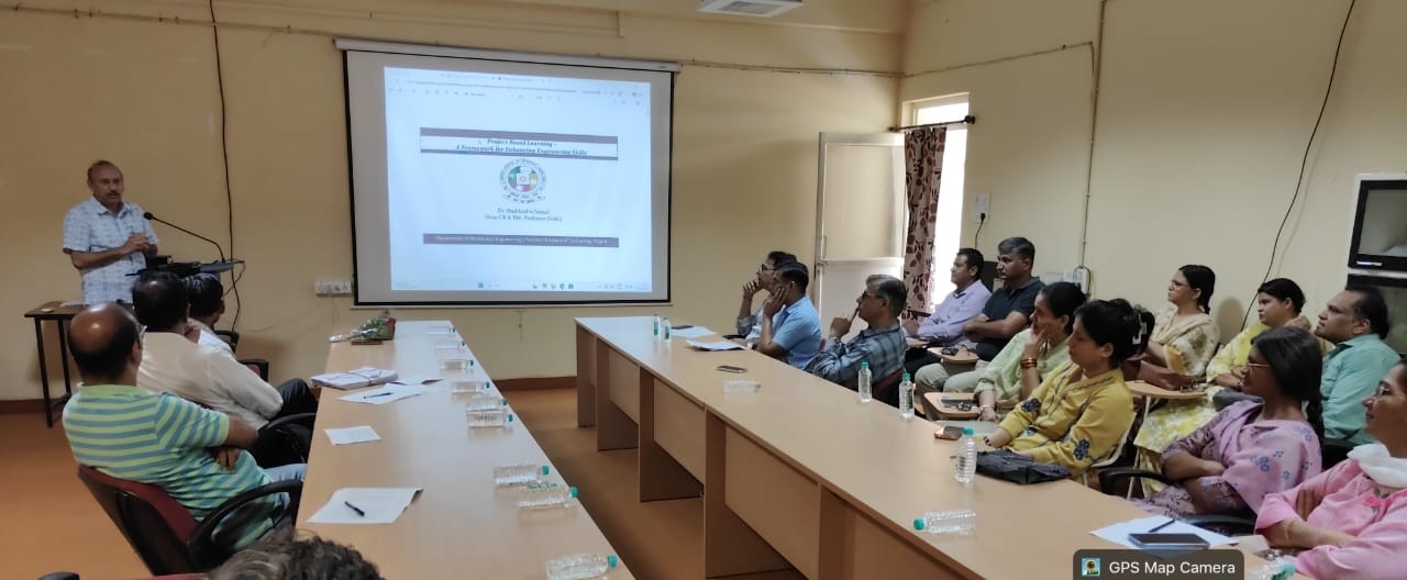 IET DAVV Hosts Expert Lecture on Project-Based Teaching and Learning